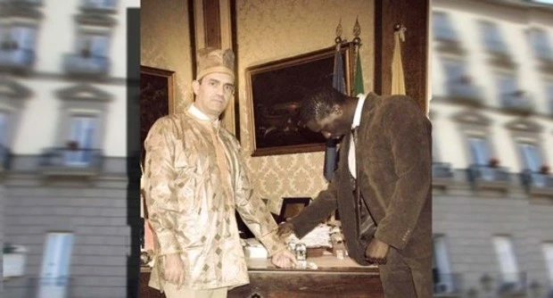 De Magistris posa nel calendario per i senzatetto