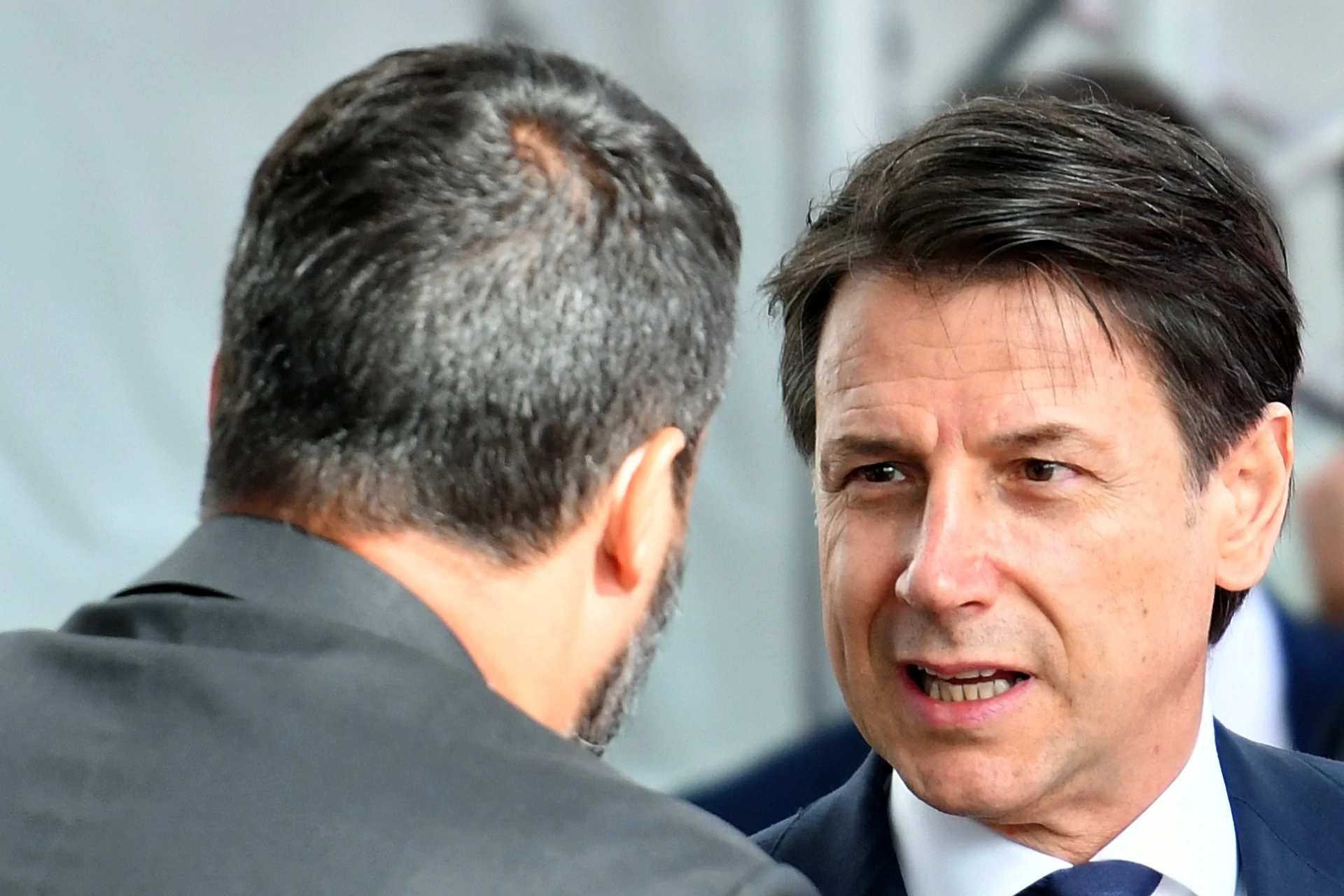 Giuseppe Conte, sfogo con i suoi: "Matteo Salvini in un delirio di onnipotenza". Strappo insanabile