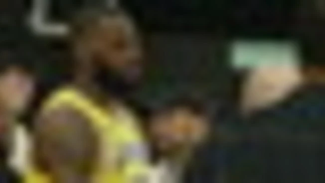 LeBron James passa ai 76ers, ultima sfida per il quinto anello