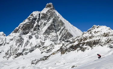 Cervino e Bianco, "le Alpi si sbriciolano, ci fermiamo": lo stop delle guide