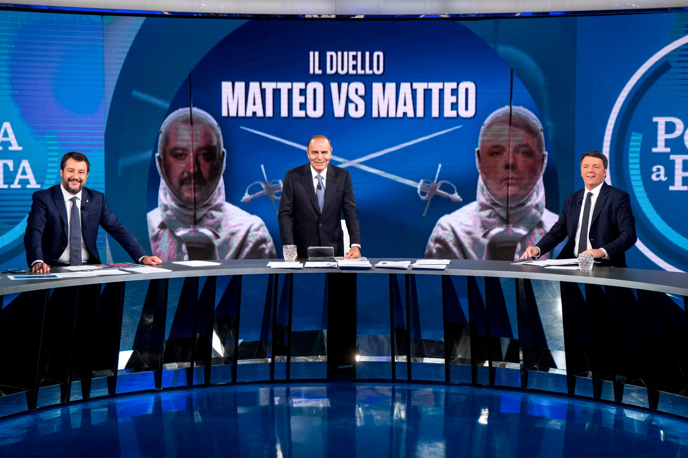 Porta a Porta, Matteo Salvini e Matteo Renzi gemelli diversi: come si sono presentati in studio