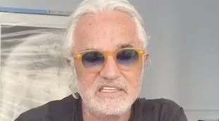 Flavio Briatore, il selfie dall'ospedale cancellato diventa un caso: cosa non torna