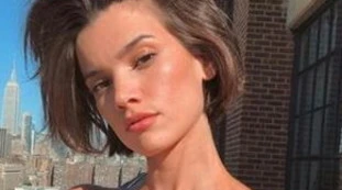 Eloisa Fontes, la super top model sparita a fine 2019 ad New York: scalza e seminuda, ritrovata in una favela di Rio