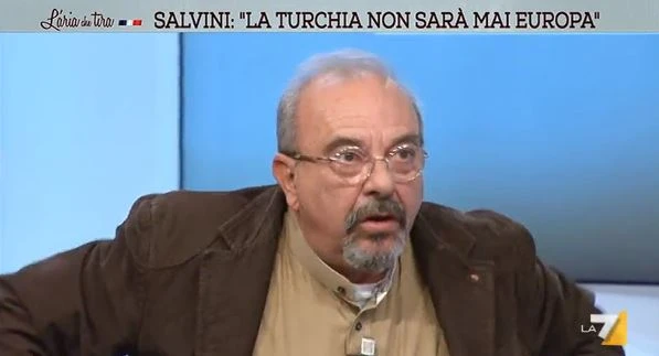 Vauro insulta Belpietro. La frase della vergogna