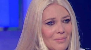 Storie Italiane, "mi viene da piangere". Eleonora Daniele, toccante crollo in tv: la notizia orribile