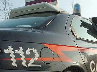 Sedicenne attraversa la strada, travolta e uccisa da un'auto pirata nel Milanese