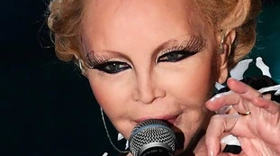 Patty Pravo, "non conservo nulla": fuori tutta la verità, un libro con pochi precedenti