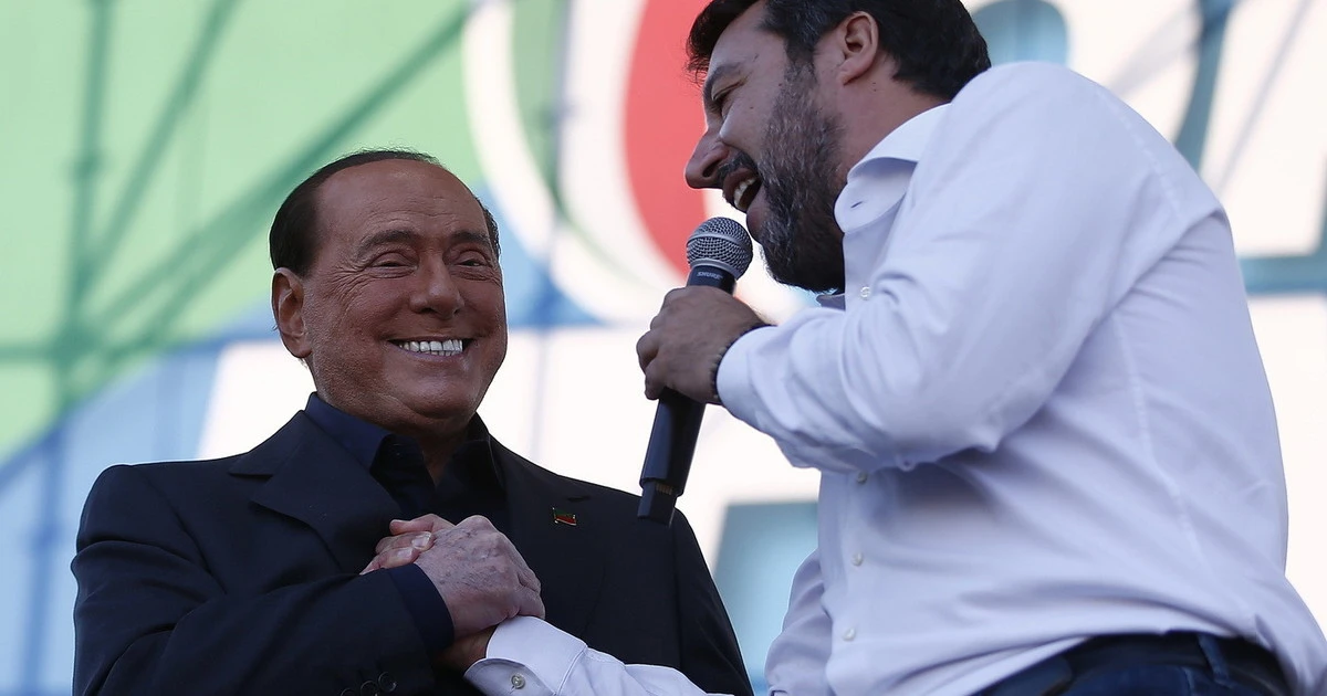 Matteo Salvini, la telefonata con Silvio Berlusconi: "Avanti con la federazione", il punto cruciale sulla "pari dignità"