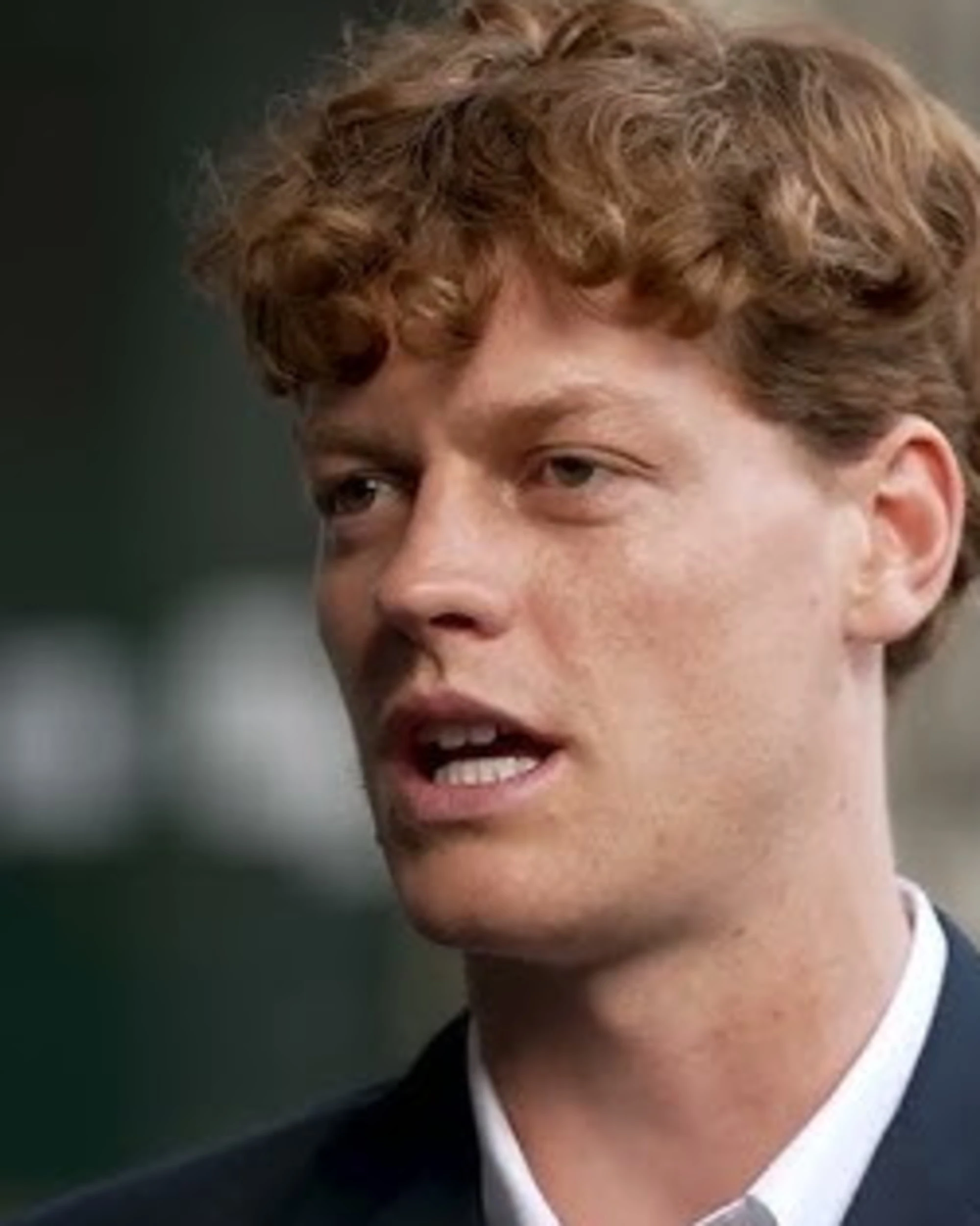 Jannik Sinner, "maestro di scacchi e apprendista": chi lo insulta