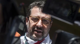 Matteo Salvini minacciato di morte: "Lo trovi quello che ti spara in testa". Lui mostra i nomi: "Delinquenti pagherete"