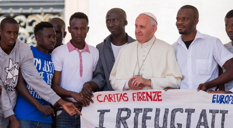 Vaticano, Papa Francesco e il gravissimo sospetto: &quot;La teologia dell&apos;invasione di Bergoglio sugli immigrati&quot;