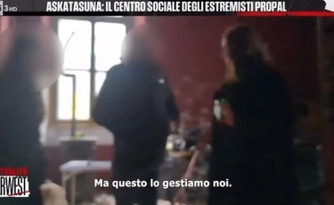 FarWest dentro il centro sociale Askatasuna: cosa mostra Rai 3, sinistra smentita