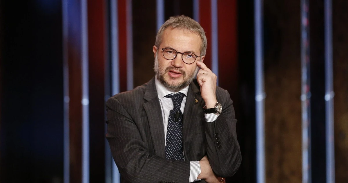 Claudio Borghi, Giuseppe Conte e la "supposta" dal vertice Ue: "Mentre il premier batteva i pugni in ginocchio..."