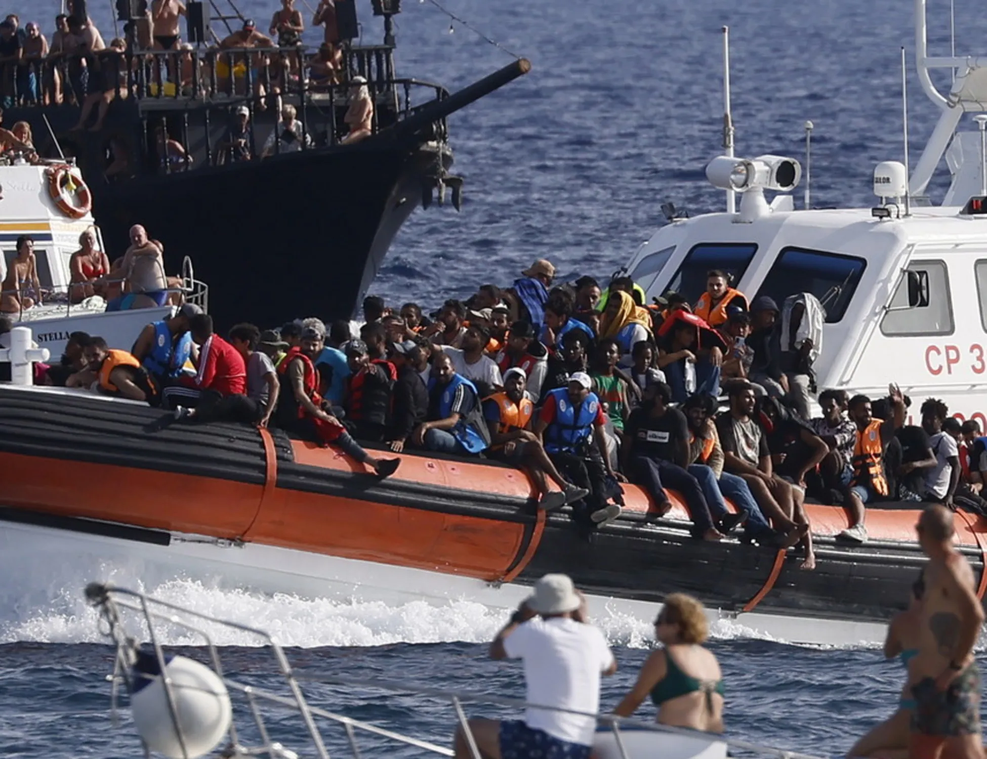 Leggi l'articolo: 'Le pene sono legittime', la Consulta col governo: migranti, zittita la magistratura rossa