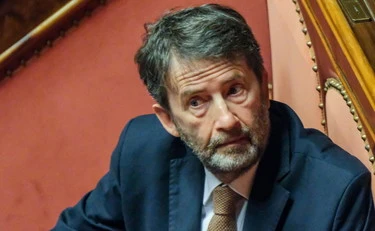 Franceschini, ricetta infallibile: dem, Lgbt e antifascismo. Così ha vinto il premio letterario