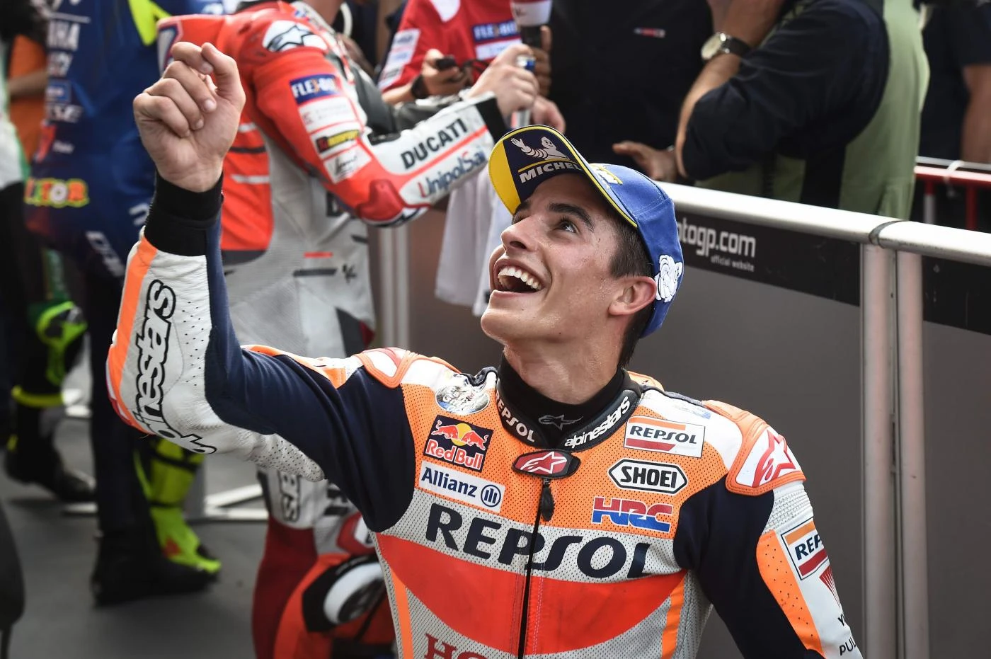 MotoGp, Marc Marquez trionfa in Thailandia: gara all'ultimo respiro, Dovizioso secondo