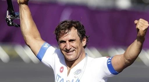 Alex Zanardi, riduzione della sedazione: indiscrezioni sull'imminente futuro del campione