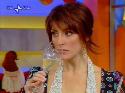 Elisa Isoardi tra Vita in diretta e Prova del cuoco, la bomba: "In Rai inizia il tiro al bersaglio"