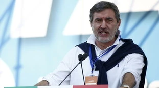 Immigrazione, il governatore Marsilio: "In Abruzzo niente soldi per la ricostruzione, ma il governo manda i migranti"