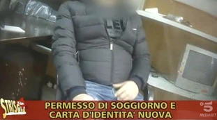 Striscia la Notizia, "ripreso il business dei documenti falsi": così i migranti irregolari a Napoli "si ripuliscono"
