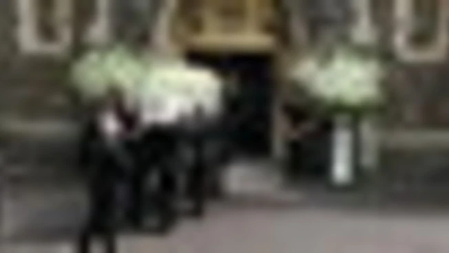 Familiari, amici e fan danno l'ultimo addio a Bonnie Tyler in Galles