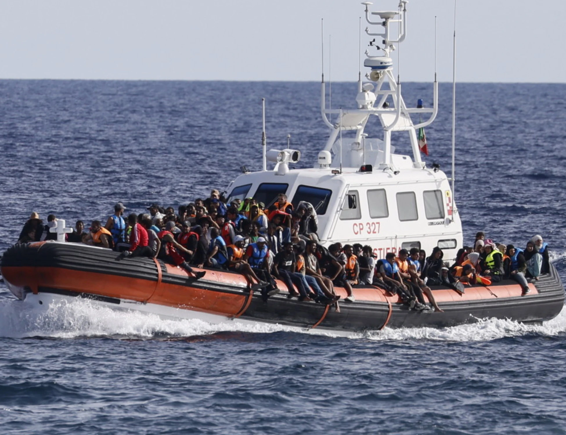Giù gli sbarchi, su i rimpatri: l'Italia ha risparmiato mezzo miliardo