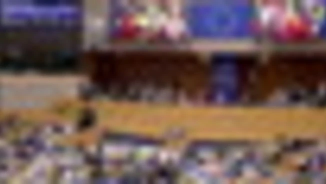 Parlamento europeo vieta l'uso dell'AI per deepfake pornografici