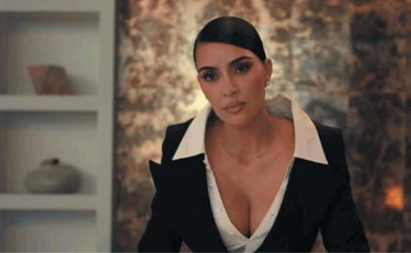 Kim Kardashian, filtri e starlette: che orrore All's fair