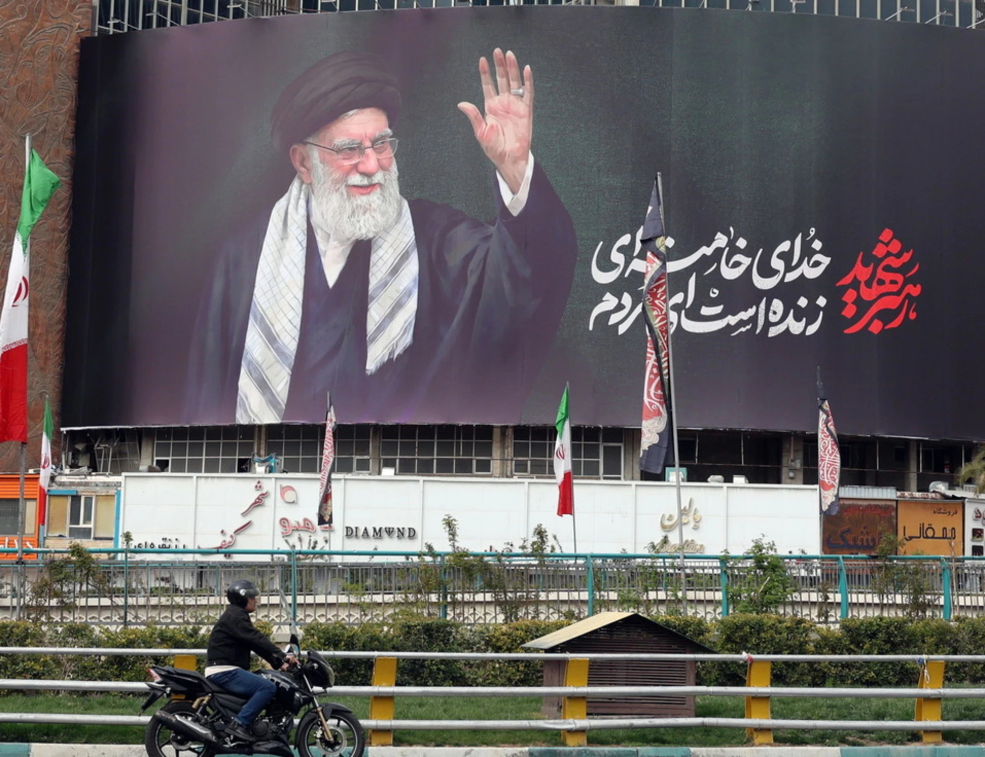 Ali Khamenei, 200 miliardi di dollari: dove si trova il tesoro nascosto