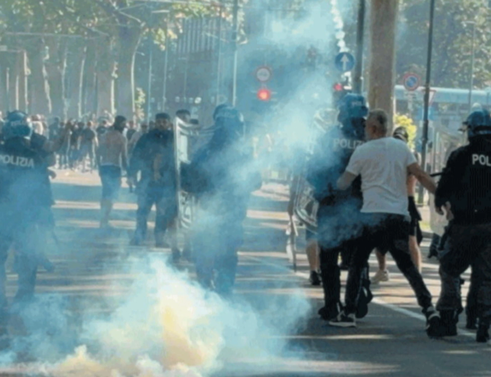Torino, poliziotto sospeso per gli scontri al derby. Ira dei sindacati: "Segnale pericoloso"