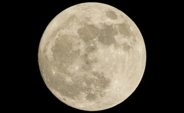 L'uomo ama la Luna e vi fa sempre ritorno