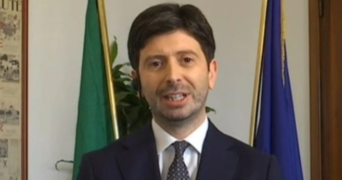 Domenica In, la faccia inebetita di Roberto Speranza? Mara Venier si presenta con questa maglietta, lui di sasso