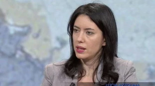 Lucia Azzolina, "allora si chiude tutto". Scuola e crisi di nervi, la rissa con Zaia e i governatori