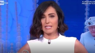 Caterina Balivo "mantenuta". Un caso in Rai, chi la insulta: la sua durissima risposta