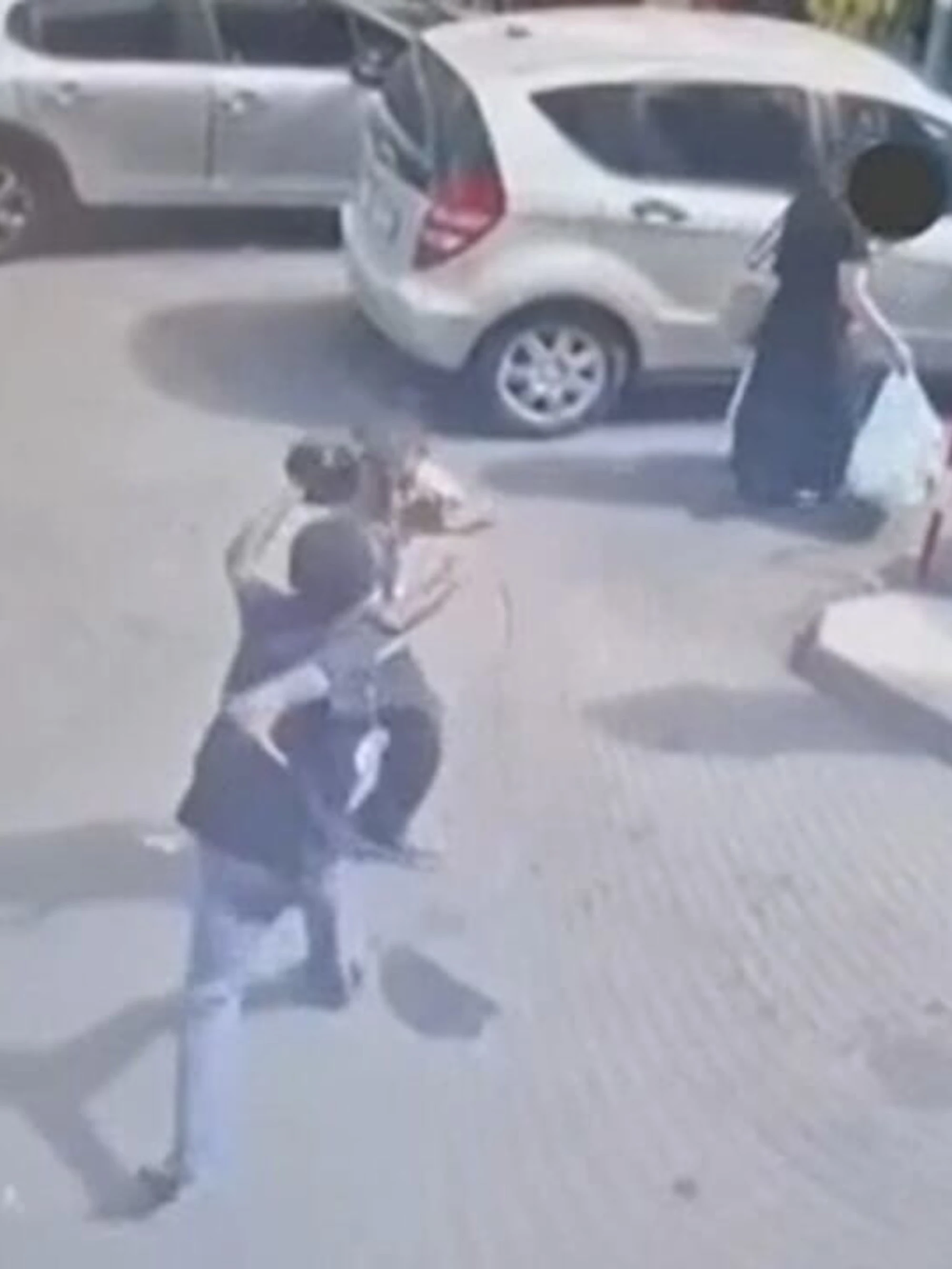 Catania, le immagini choc dell'omicidio: così l'etiope ha accoltellato il parcheggiatore