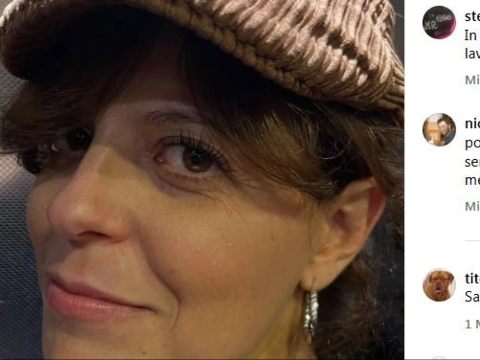 Ilaria Salis, la foto in ascensore scatena un putiferio: "Buon weekend"