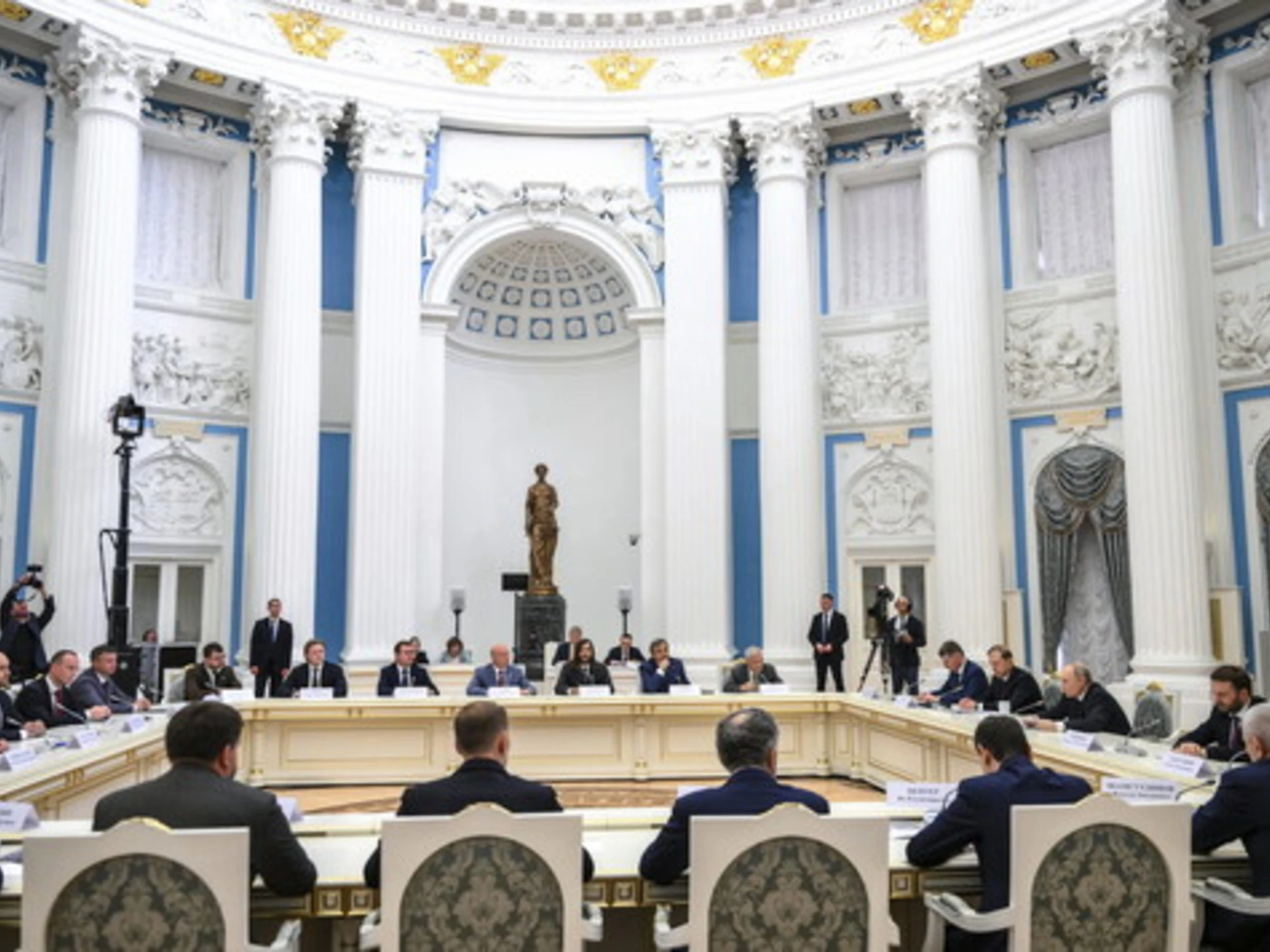 Russia, falchi pronti a tutto: "Annientare Kiev"