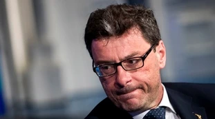 Giancarlo Giorgetti fa il tifo per Mario Draghi: "Non sono ossessionato, ma a me piace". Giuseppe Conte al roud finale