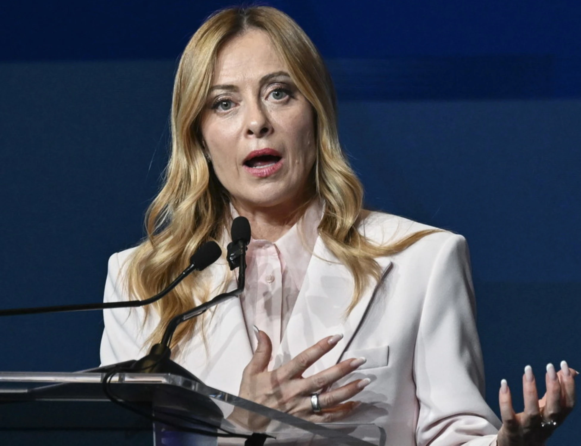 Sondaggio Ghisleri, altra batosta per la sinistra: il centrodestra è avanti sul campo largo