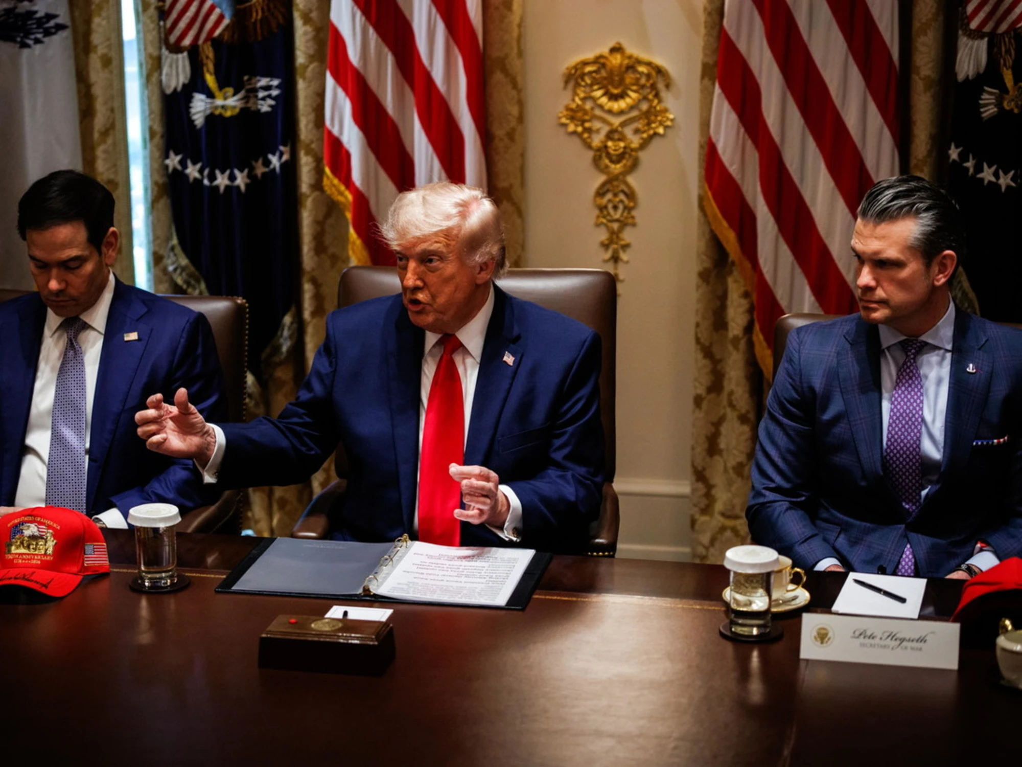 L'annuncio di Trump: "Il blocco navale di Hormuz sarà revocato. Presto la decisione finale"