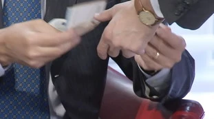 L'aria che tira, Parenzo: "Apri il portafogli!". E Gasparri lo stende...