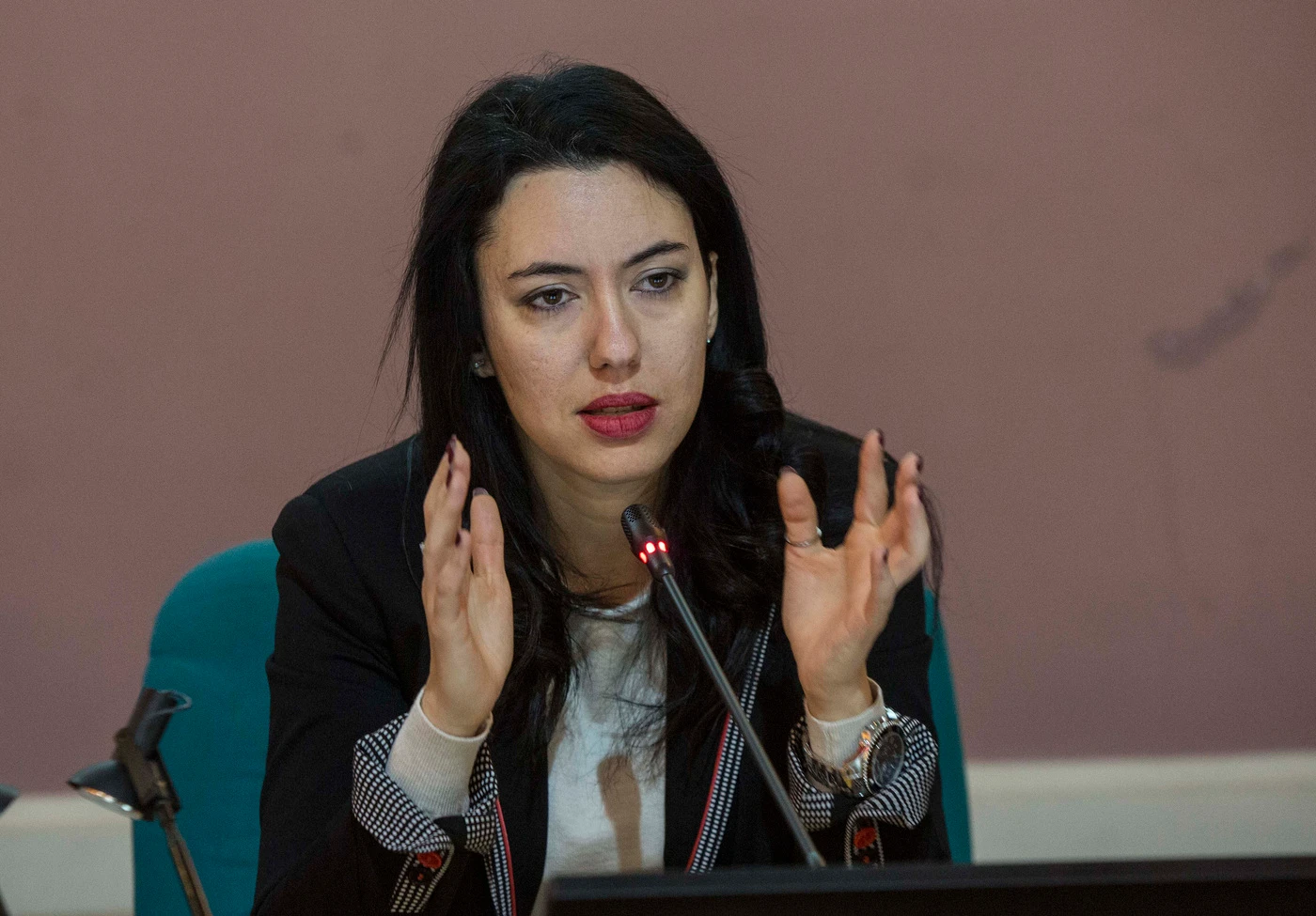 Lucia Azzolina, dossier M5s: "Perché non può fare la ministra". Il concorso da preside quand'era già deputata