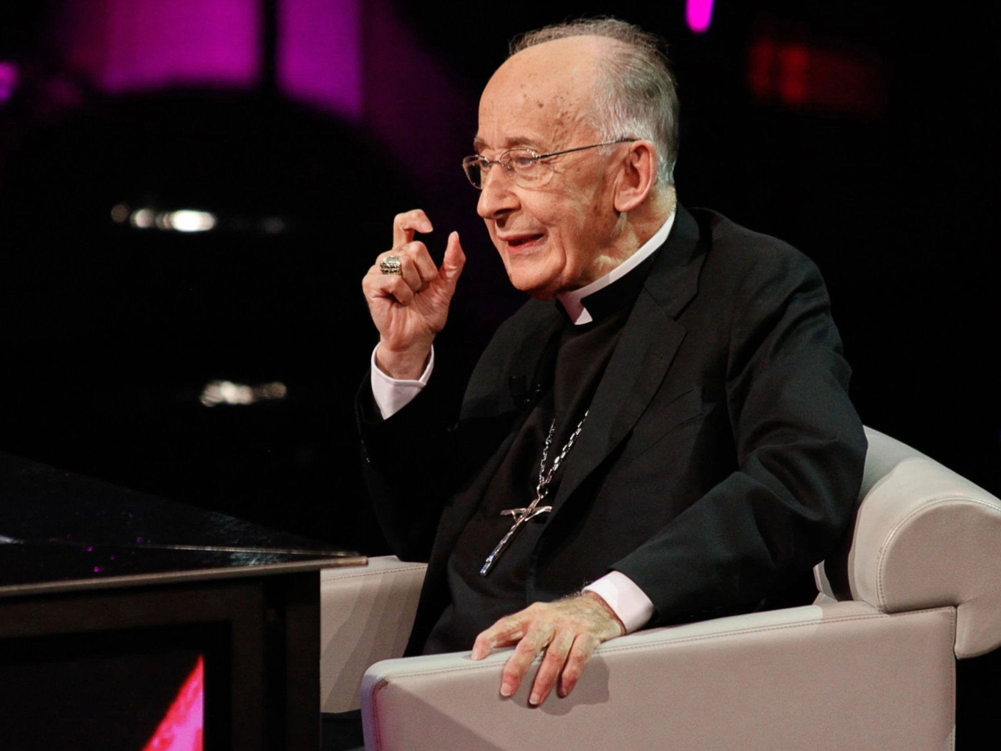 Cardinal Ruini loda Giorgia Meloni: crisi di orticaria tra i cattolici rossi