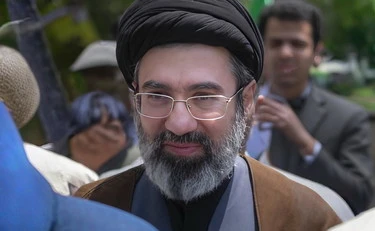 Iran, Mojtaba Khamenei sfigurato e azzoppato: come sta davvero
