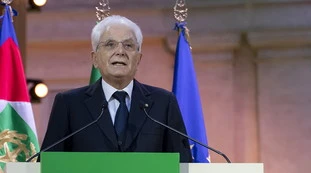 Sergio Mattarella, l'accusa di Renato Farina: "Non è Napolitano, ha deciso di essere neutrale di fronte al voto di scambio"