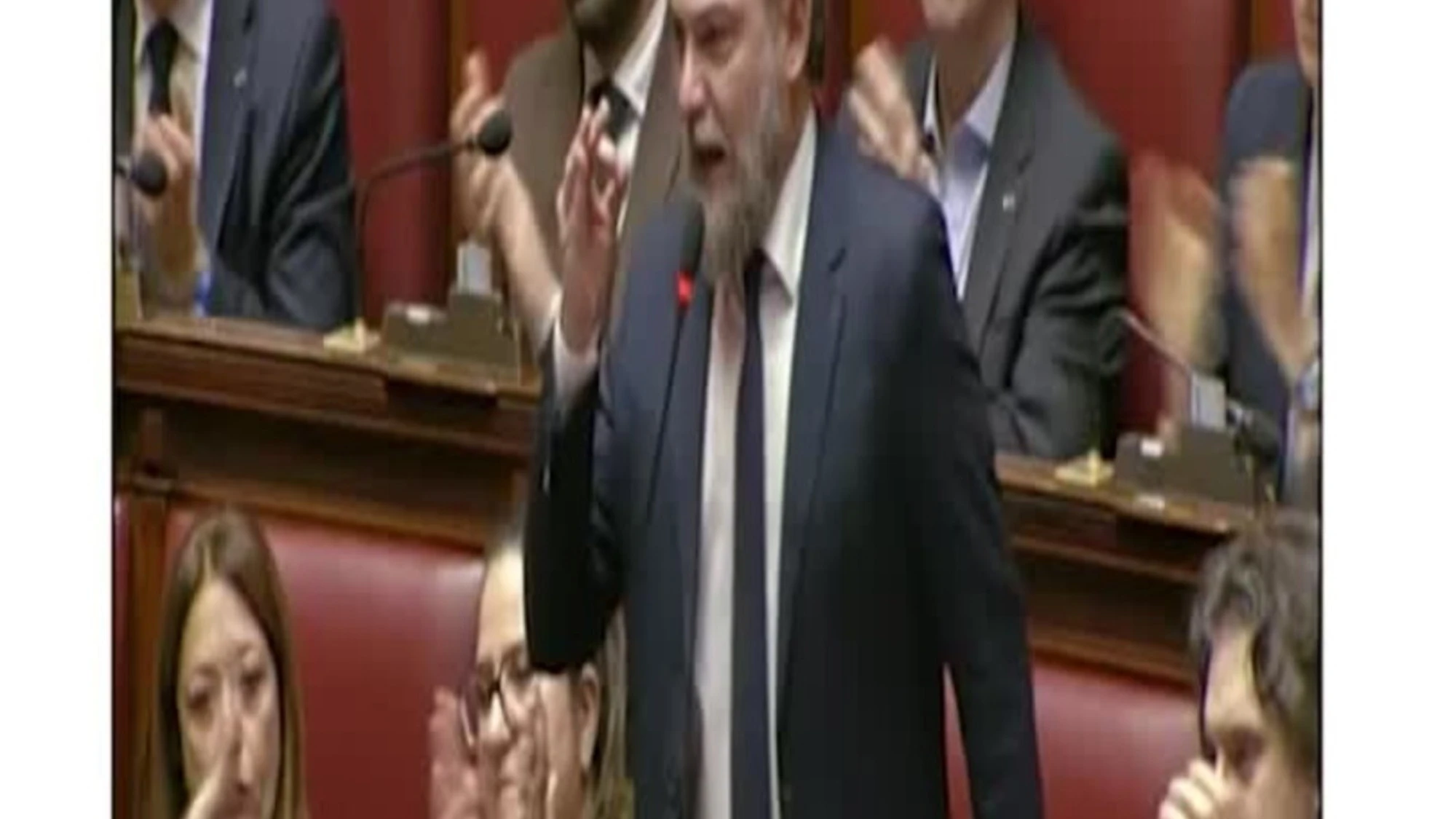 M5s, follia di Ricciardi contro il governo: "Agente preso a martellate? So che eravate felici"