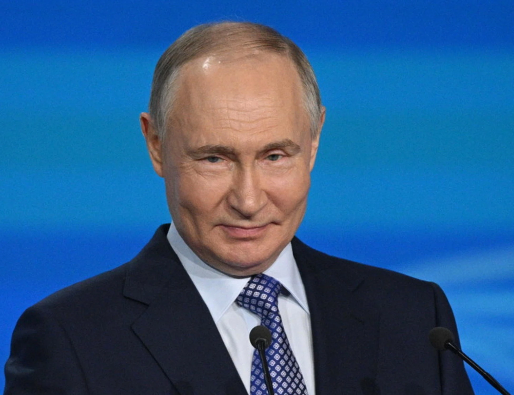 Vladimir Putin, "pronto a fermare la guerra, ma a una condizione": il messaggio a Trump