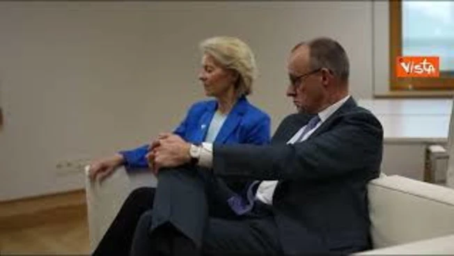 Al via il Consiglio europeo, l'arrivo di Meloni in total white