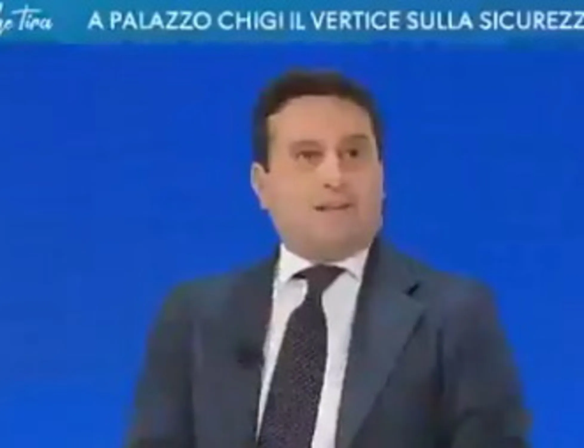 "Dovresti studiare o andare a lavorare": Parenzo umilia il maranza