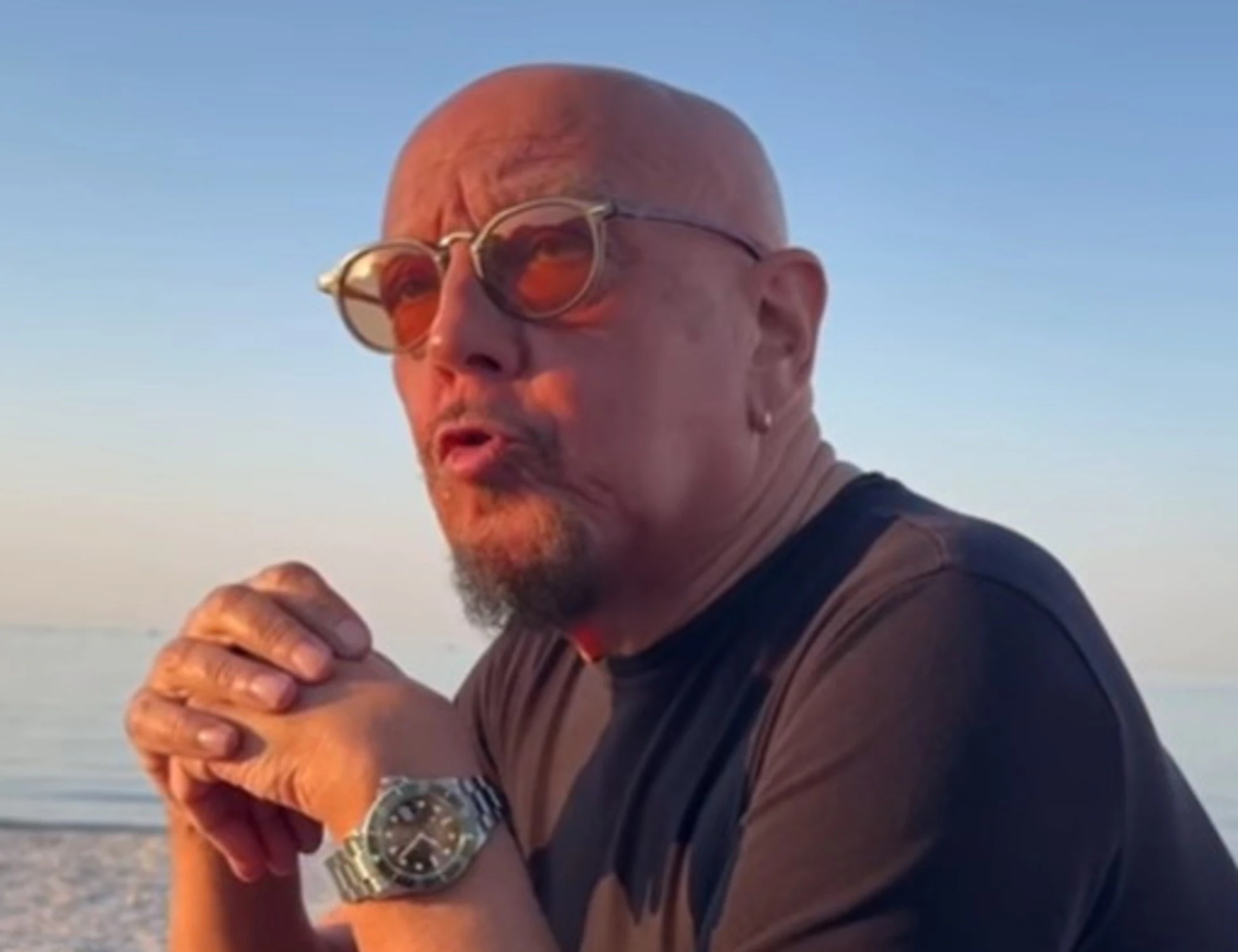 Enrico Ruggeri, il Pd vuole censurarlo? "State tranquilli...", come umilia i dem